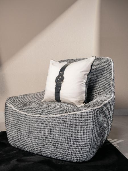 Velour Noir Lounge Seat