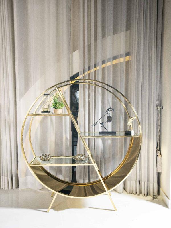 Lune d’Or Display Shelf